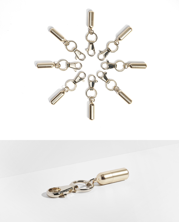 http://www.houyhnhnm.jp/fashion/news/images/Pill%20Case%20Key%20Chain.jpg