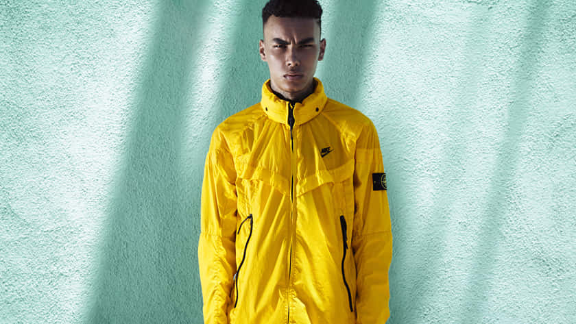 ナイキラボ × ストーンアイランドのジャケットは、素材使いをデザイン 