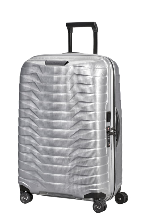 これぞ完全無欠なスーツケース。旅の相棒に、業界激震の新素材を 
