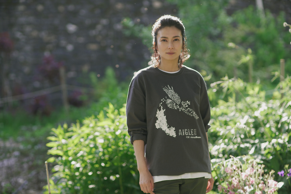 AIGLE for more trees” の第4弾はTシャツとロンT。女優・柴咲コウさん